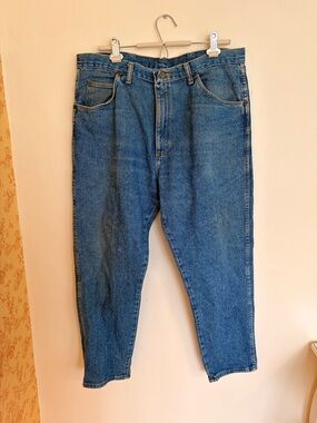 Wrangler Men's Relaxed Blue Denim Jeans